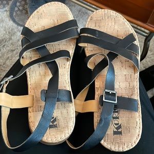 Korks lightweight sandals with light cushioning